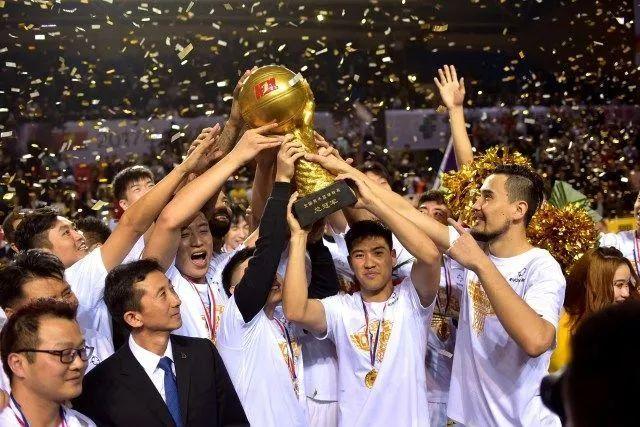 费尔德32分北控险胜深圳总分1-1 廖三宁20+10